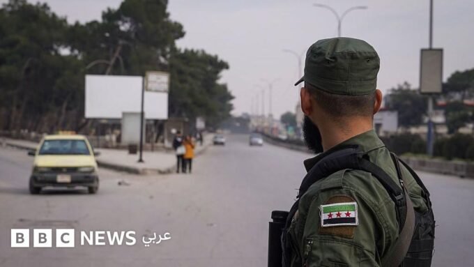 مشهد لمدينة حلب السورية يظهر آثار الصراع والدمار في الأحياء التي شهدت اشتباكات بين القوات الحكومية وقوات سوريا الديمقراطية.