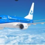 صورة لمطار مغطى بالجليد أو قطارات متوقفة بسبب الثلوج في وسط أوروبا