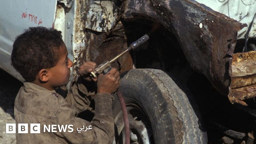 مصر: عمالة الأطفال.. أرواح تُزهق وتحديات مستمرة في مواجهة الظاهرة 3 أطفال عاملون في مصر، بينهم زياد (14 عاماً) الذي لقي مصرعه، في سياق يبرز مخاطر عمالة الأطفال في بيئات خطرة.