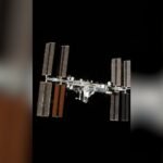 رواد فضاء في مهمة فضائية يعودون مبكرًا إلى الأرض بسبب طارئ صحي