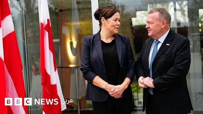 وزيرة خارجية غرينلاند، فيفيان موتزفيلدت، ووزير خارجية الدنمارك، لارس لوك راسموسن، في سفارة الدنمارك بواشنطن.