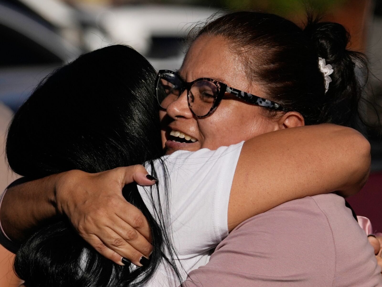 أقارب معتقلين يتجمعون خارج سجن روديو 1 في غواتير، فنزويلا، في 8 يناير 2026.