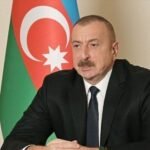 الرئيس الأذربيجاني إلهام علييف يتحدث في مؤتمر صحفي.