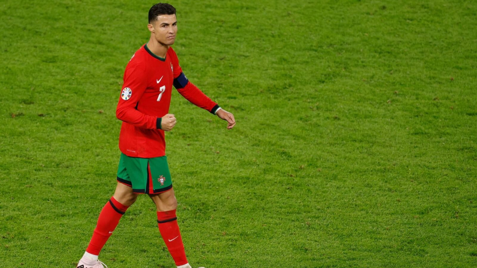 كريستيانو رونالدو يسطر تاريخاً جديداً: 500 هدف بعد الثلاثين 3 كريستيانو رونالدو يحتفل بهدف