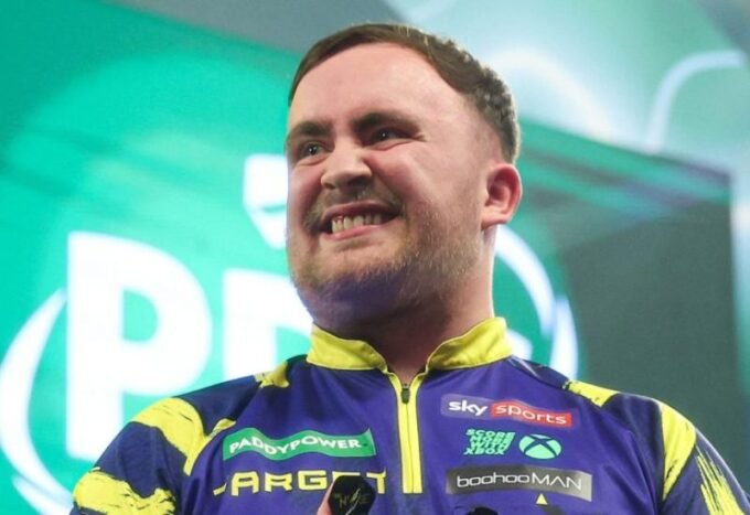 لوك ليتلر يحمل كأس بطولة العالم للدارتس ويوقع عقد الرعاية مع شركة تارجت دارتس