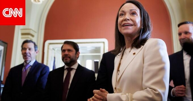 ماريا كورينا ماتشادو تتحدث خلال اجتماع في البيت الأبيض