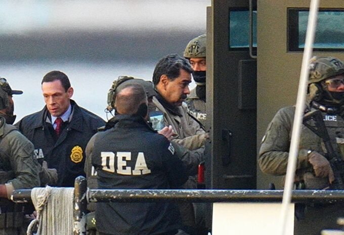 رسم تخيلي لوكالة أسوشيتد برس يصور نيكولاس مادورو وزوجته في محكمة مانهاتن