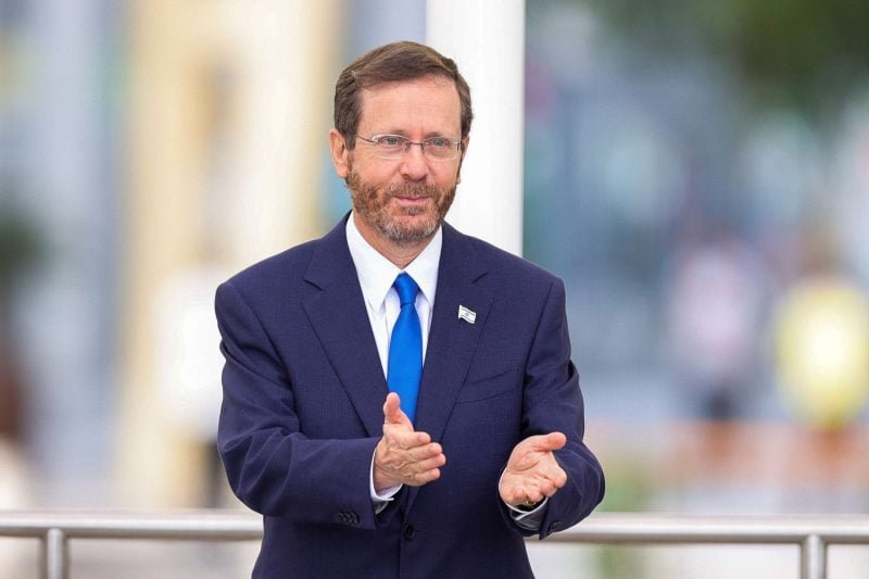 صورة تعبيرية لمجموعة من العناوين الإخبارية المتنوعة