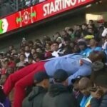 المشجع الكونغولي الشهير يتقمص شخصية باتريس لومومبا في مدرجات كأس إفريقيا بالمغرب