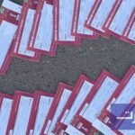 تذاكر مباريات كأس أمم إفريقيا لكرة القدم وعناصر من الأمن المغربي خلال عملية توقيف المتورطين في المضاربة.