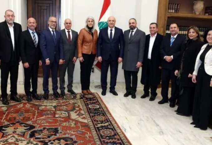 الرئيس عون يستقبل ممثلين عن نقابات المواصلات والزراعة في قصر بعبدا.