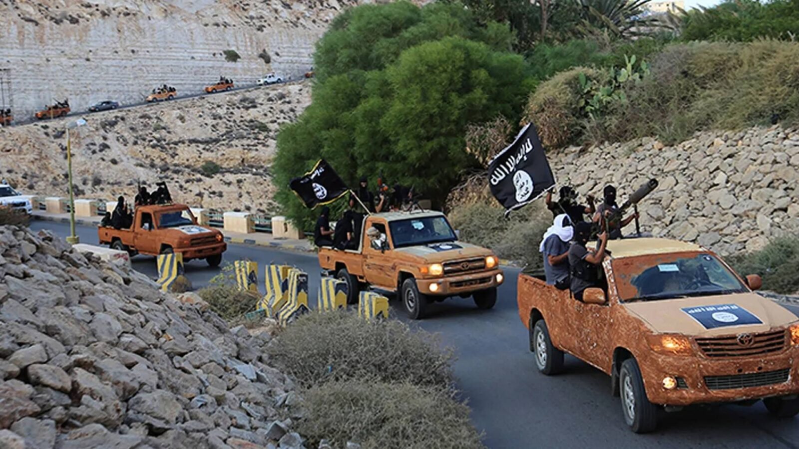 الداخلية السورية تشن حملة واسعة في الشدادي: اعتقال 81 من فلول داعش وتعزيز التعاون الأمني 3 قوات الأمن السورية خلال عملية تمشيط لمكافحة الإرهاب في منطقة الشدادي