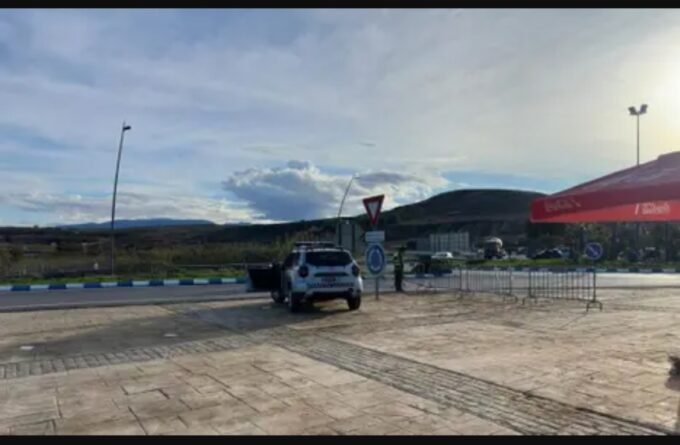 صورة جوية لمنطقة بين لجراف الحدودية بين المغرب والجزائر تظهر طبيعتها الجبلية وتضاريسها الوعرة.