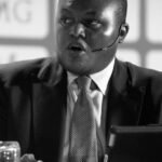 صورة تظهر صحفيين يرتدون أزياء تشجيعية في المنصة الصحفية خلال كأس أمم إفريقيا