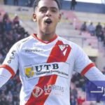 اللاعب موزيس بانياكا بقميص الوداد الرياضي