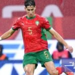 صورة لنايف أكرد مدافع المنتخب المغربي في مباراة لكرة القدم