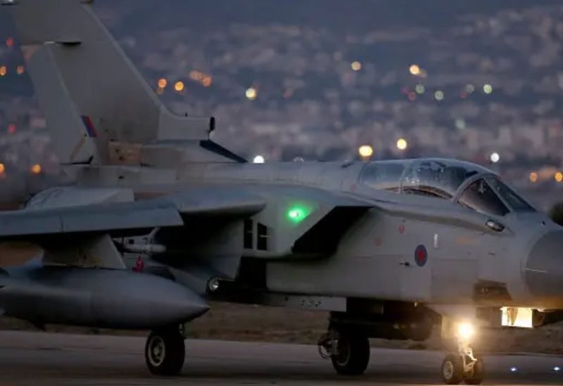 طائرات حربية بريطانية وفرنسية تشارك في عملية عسكرية مشتركة فوق الأجواء السورية.