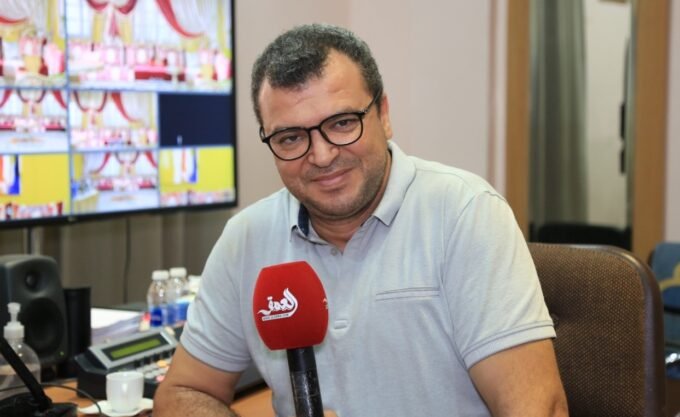 صورة للمخرج هشام الجباري مع نجوم الكوميديا والدراما المغربية