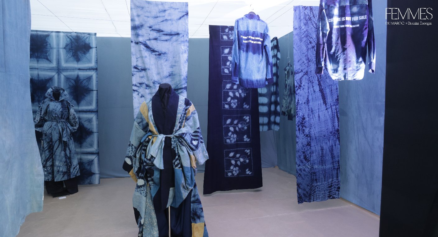 Vue d'ensemble de l'exposition Heirs of Greatness Day à l'Église du Sacré-Cœur de Casablanca, présentant des créations africaines.