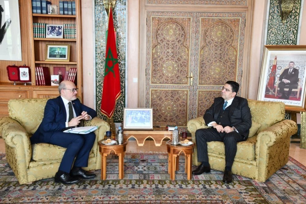 Rémy Rioux, directeur général de l'AFD, lors d'un point de presse à Rabat, discutant des projets de développement au Maroc.