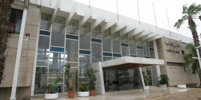 Vue aérienne de la ville d'Agadir, symbolisant le développement urbain financé par la cession de terrains.