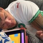 Ederson, gardien de Fenerbahçe et du Brésil, portant le maillot des Lions de l'Atlas aux côtés de sa fille, sur Instagram.