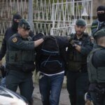 Illustration symbolisant la justice espagnole face à l'endoctrinement jihadiste des jeunes à Melilla.