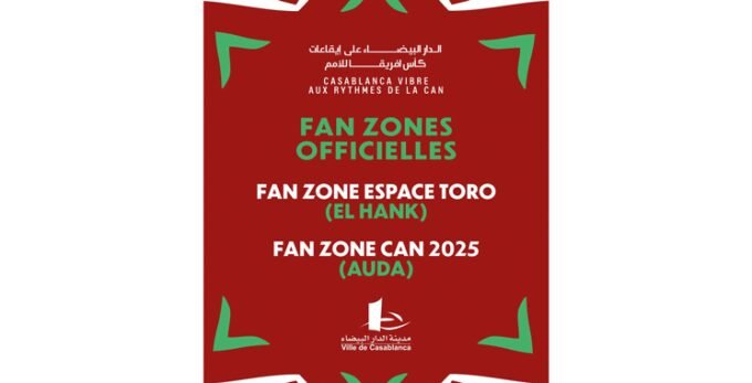 Vue aérienne d'une fan zone animée à Casablanca lors de la CAN 2025, avec un écran géant diffusant un match de football.