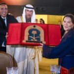 S.A.R. la Princesse Lalla Hasnaa présidant le dîner de gala diplomatique annuel de bienfaisance à Rabat, entourée de dignitaires.