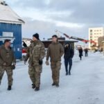 Un avion de transport militaire Hercules C-130 de la force aérienne royale danoise sur l'aéroport de Nuuk, Groenland, en janvier 2026.