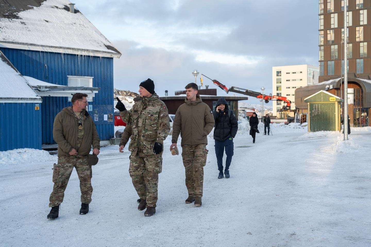 Un avion de transport militaire Hercules C-130 de la force aérienne royale danoise sur l'aéroport de Nuuk, Groenland, en janvier 2026.