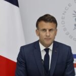 Carte du monde illustrant l'Iran et le Groenland, symboles des enjeux géopolitiques mondiaux.