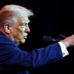 Donald Trump à Washington, annonçant de nouvelles mesures commerciales contre l'Europe pour l'acquisition du Groenland.