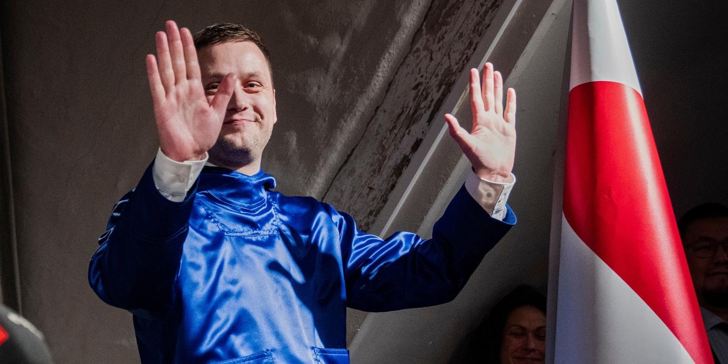 Le Premier ministre groenlandais affirmant l'indépendance de l'île face aux ambitions américaines de Donald Trump.