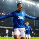 Hamza Igamane, joueur du LOSC et international marocain, blessé au genou lors d'un match de football.