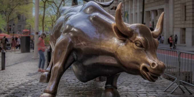 A stylized graph showing upward trends, representing hedge fund growth and success in 2025.