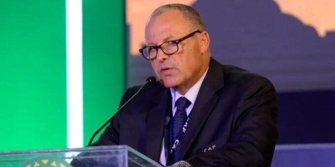 Hany Abo Rida, président de la Fédération égyptienne de football, remerciant les habitants d'Agadir.