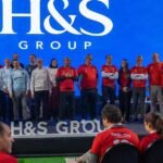 Moncef Belkhayat s'adressant aux 400 cadres de H&S Group lors de la convention annuelle à Casablanca.