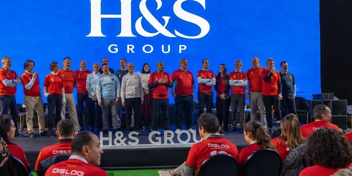 H&S Group : L'Envol Stratégique d'un Géant Marocain vers les 10 Milliards 3 Moncef Belkhayat s'adressant aux 400 cadres de H&S Group lors de la convention annuelle à Casablanca.