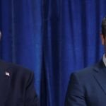 Donald Trump et son secrétaire à la Guerre, Pete Hegseth, samedi, lors d'une conférence de presse à Mar-a-Lago.