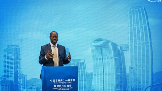 Le ministre kényan du Commerce, Lee Kinyanjui, s'adressant à la réunion d'échange sur la coopération économique et commerciale Kenya-Chine à Nairobi.