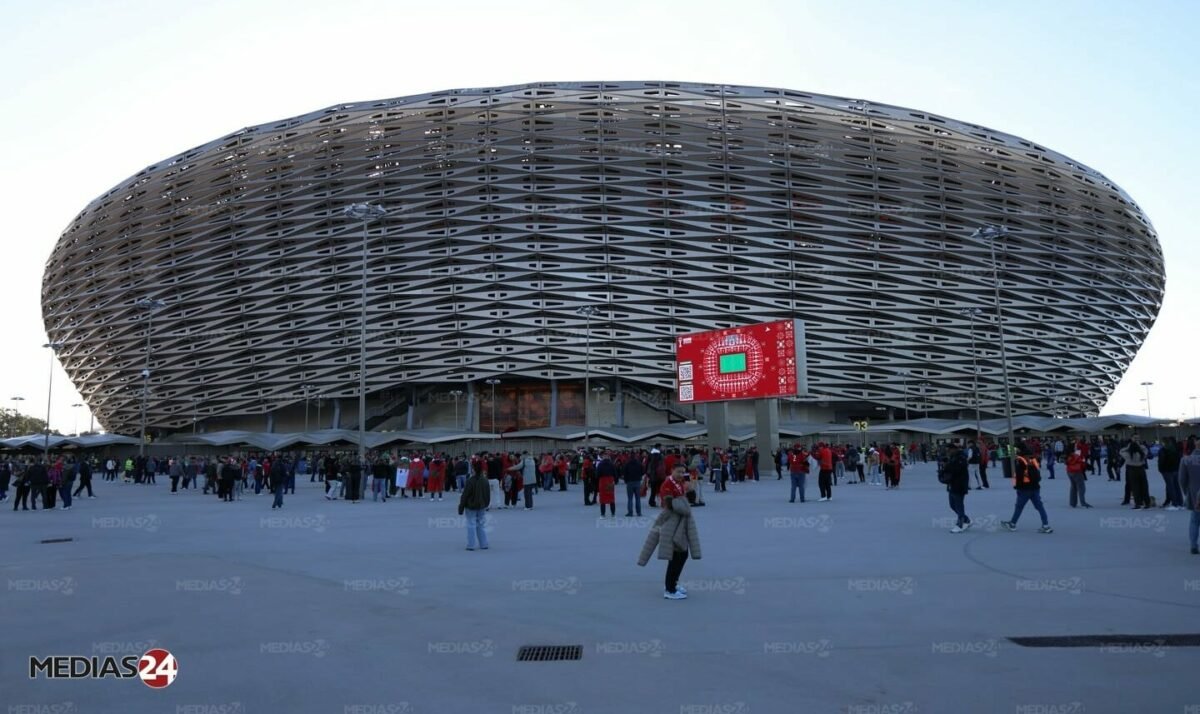 Supporters marocains devant le stade Moulay Abdellah à Rabat