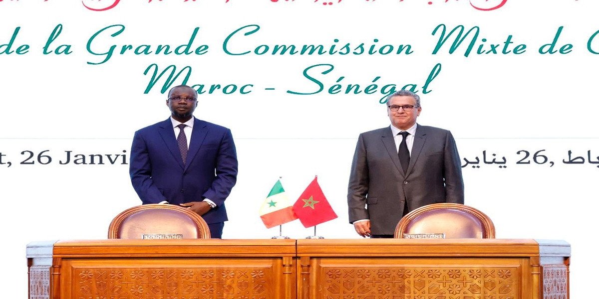 Aziz Akhannouch et Ousmane Sonko lors de la 15e Grande Commission Mixte de Coopération Maroc-Sénégal à Rabat, soulignant les liens historiques et futurs entre les deux nations africaines.
