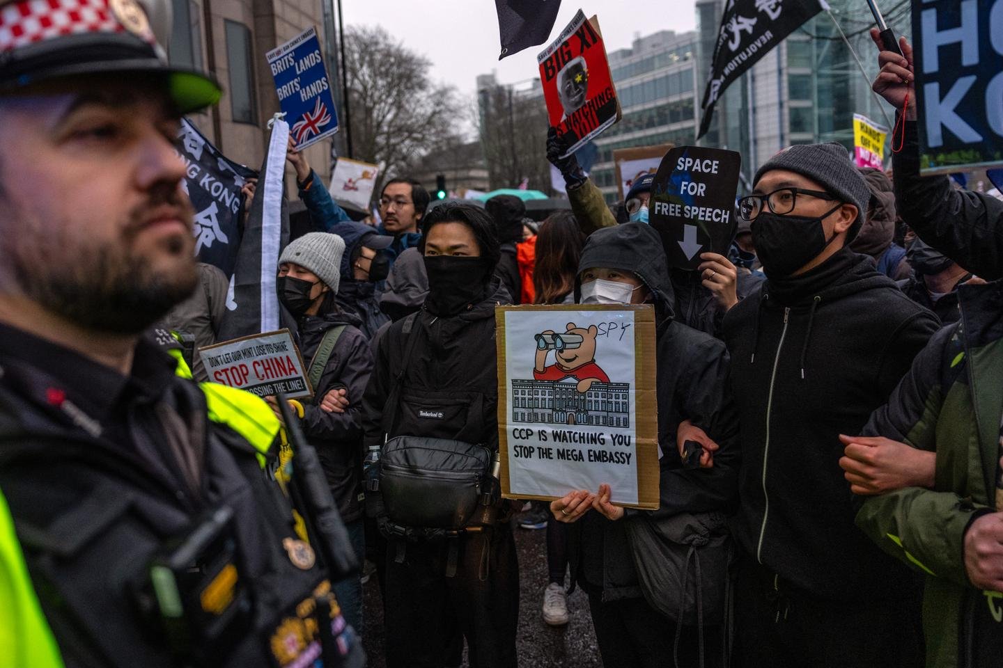 Manifestation devant le site proposé pour la méga-ambassade de Chine à Londres