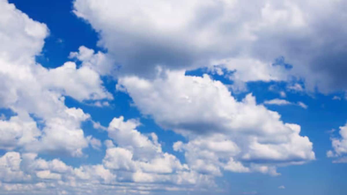 Carte météorologique du Maroc affichant des symboles de pluie, neige et températures basses pour le 17 janvier.