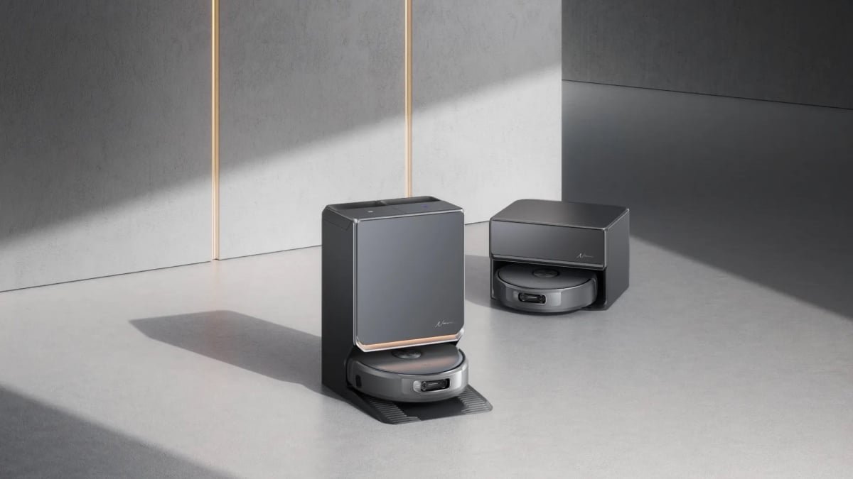 The Narwal Flow 2 robotic vacuum and mop with its docking station
