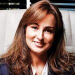 Portrait de Noufissa Kessar, première femme PDG d'Al Mada, souriante et professionnelle.