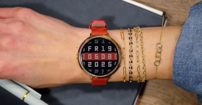 Pebble Round 2 smartwatch in rose gold, showcasing its sleek design and full-face display.
