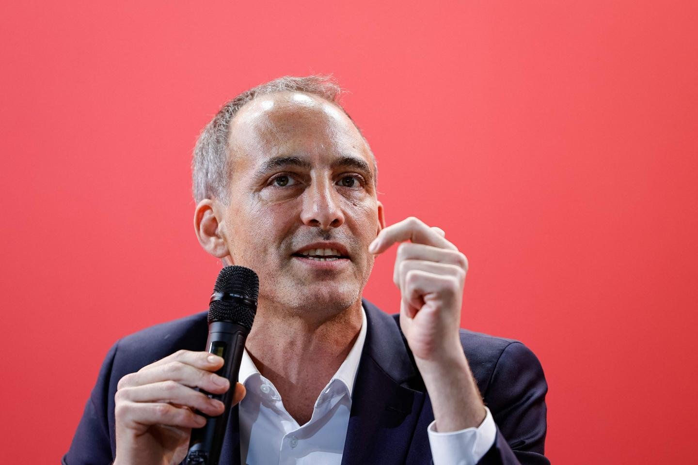 Raphaël Glucksmann, fondateur de Place publique, s'exprimant lors d'un événement politique à Pontoise en novembre 2025.