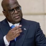 Le président congolais Félix Tshisekedi s’exprime lors d’une conférence de presse à l’Élysée, le 30 avril 2024, au cœur des interrogations sur le rôle du CNC.